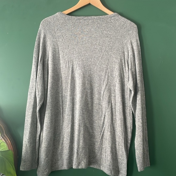 Brandy Melville Womens One Size Grey V-neck Wool Top Brand New - Picture 3 of 5